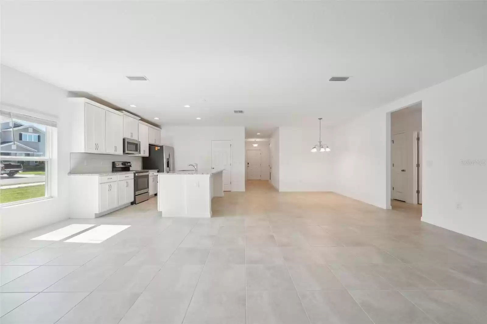 Great Rm / Kitchen / Dining Area