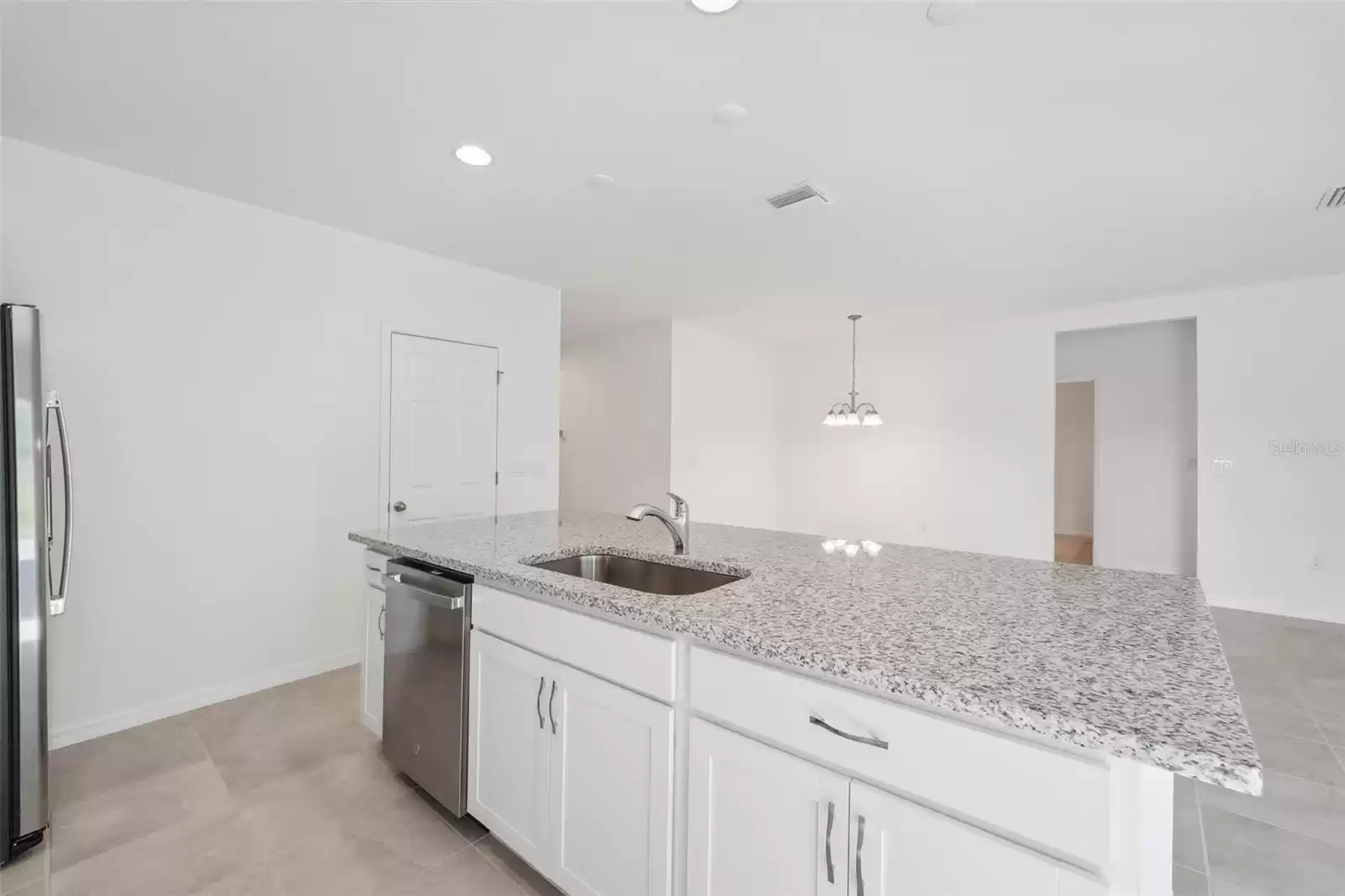 Kitchen / Dining Area