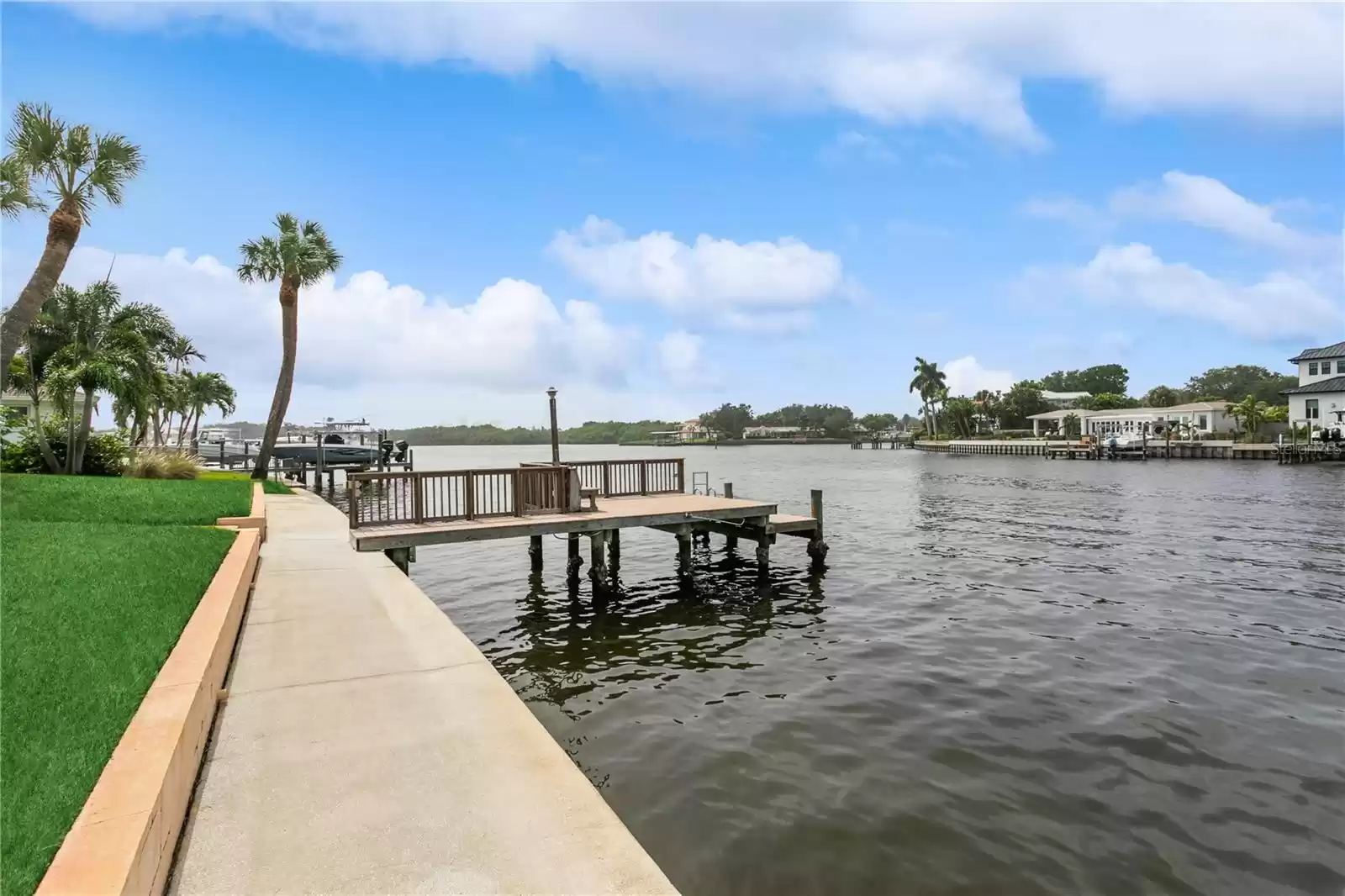 995 EDEN ISLE DRIVE, ST PETERSBURG, Florida 33704, 5 Bedrooms Bedrooms, ,3 BathroomsBathrooms,Residential,For Sale,EDEN ISLE,MFRU8212544