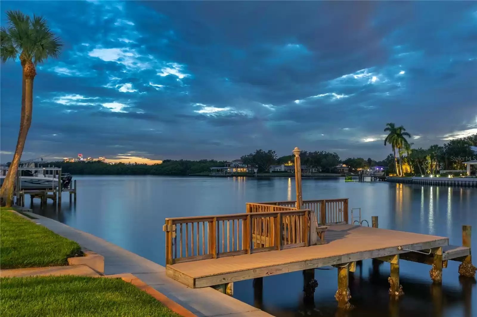 995 EDEN ISLE DRIVE, ST PETERSBURG, Florida 33704, 5 Bedrooms Bedrooms, ,3 BathroomsBathrooms,Residential,For Sale,EDEN ISLE,MFRU8212544