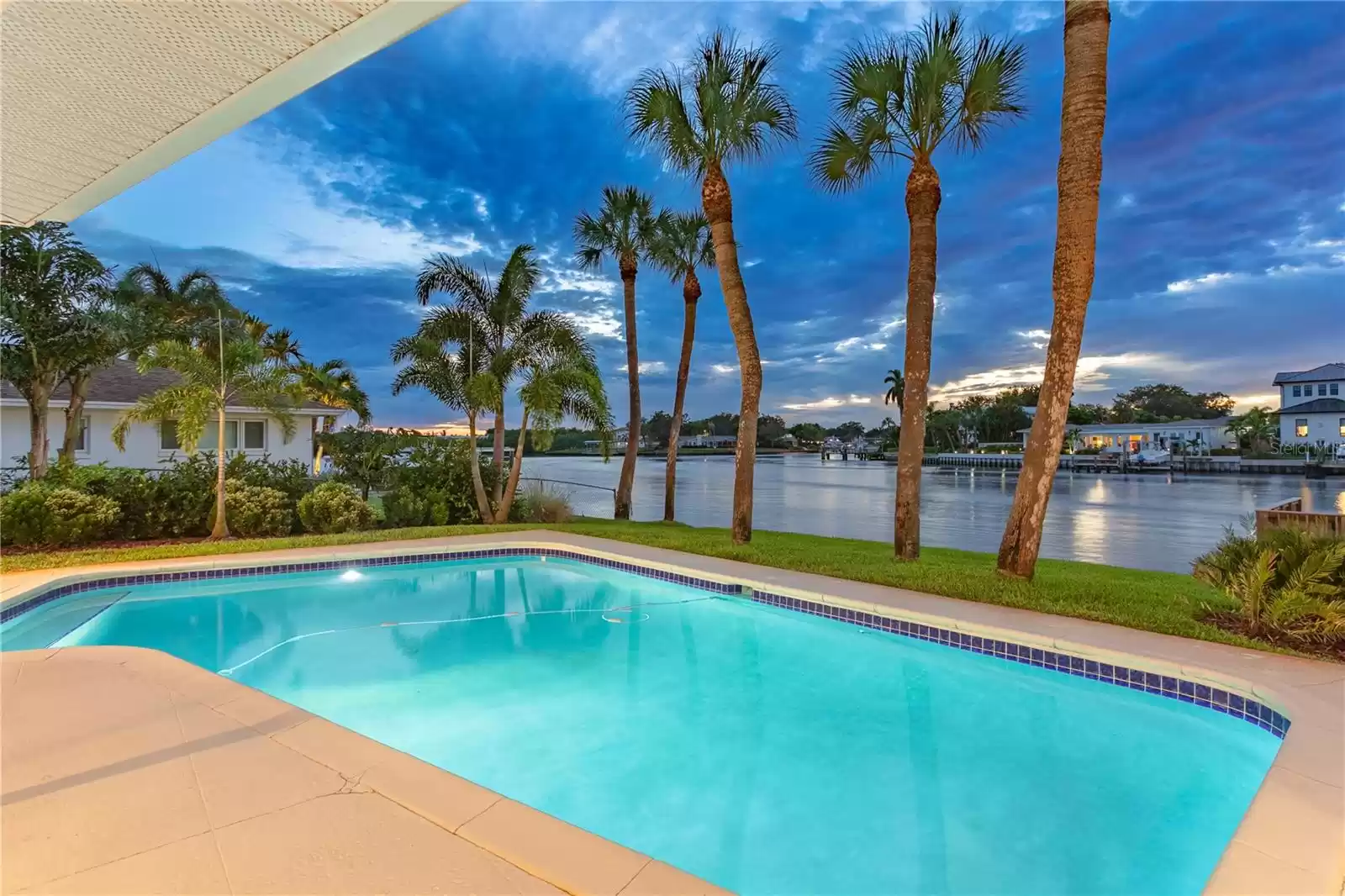 995 EDEN ISLE DRIVE, ST PETERSBURG, Florida 33704, 5 Bedrooms Bedrooms, ,3 BathroomsBathrooms,Residential,For Sale,EDEN ISLE,MFRU8212544