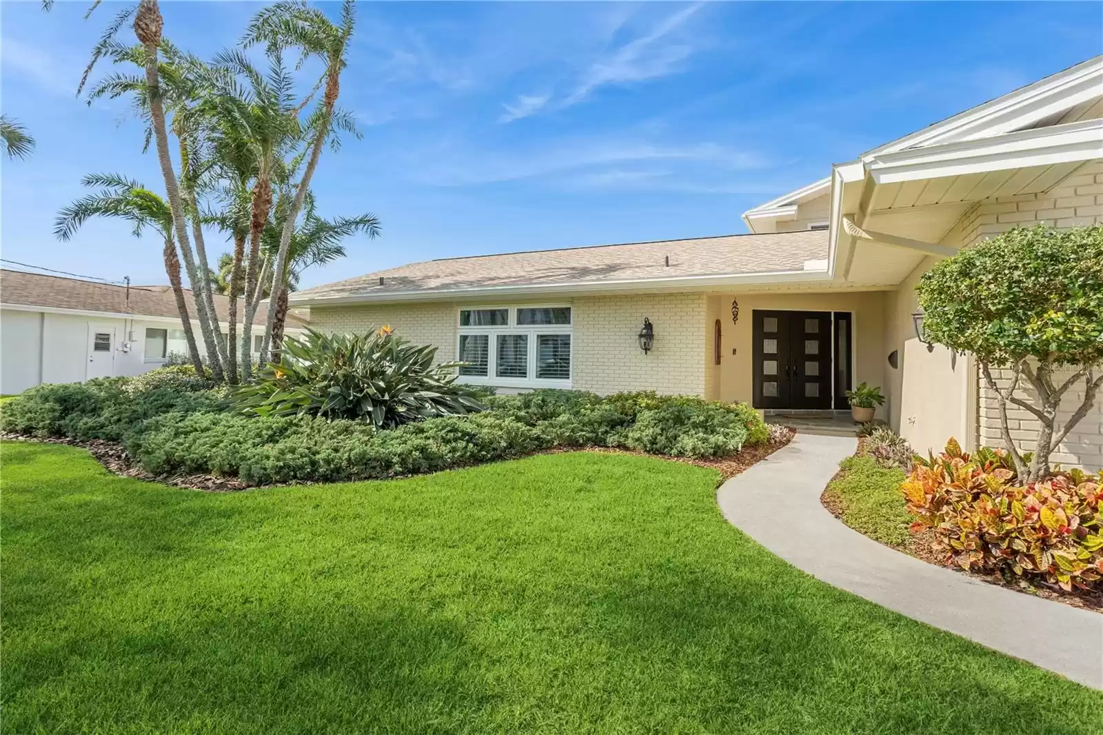 995 EDEN ISLE DRIVE, ST PETERSBURG, Florida 33704, 5 Bedrooms Bedrooms, ,3 BathroomsBathrooms,Residential,For Sale,EDEN ISLE,MFRU8212544