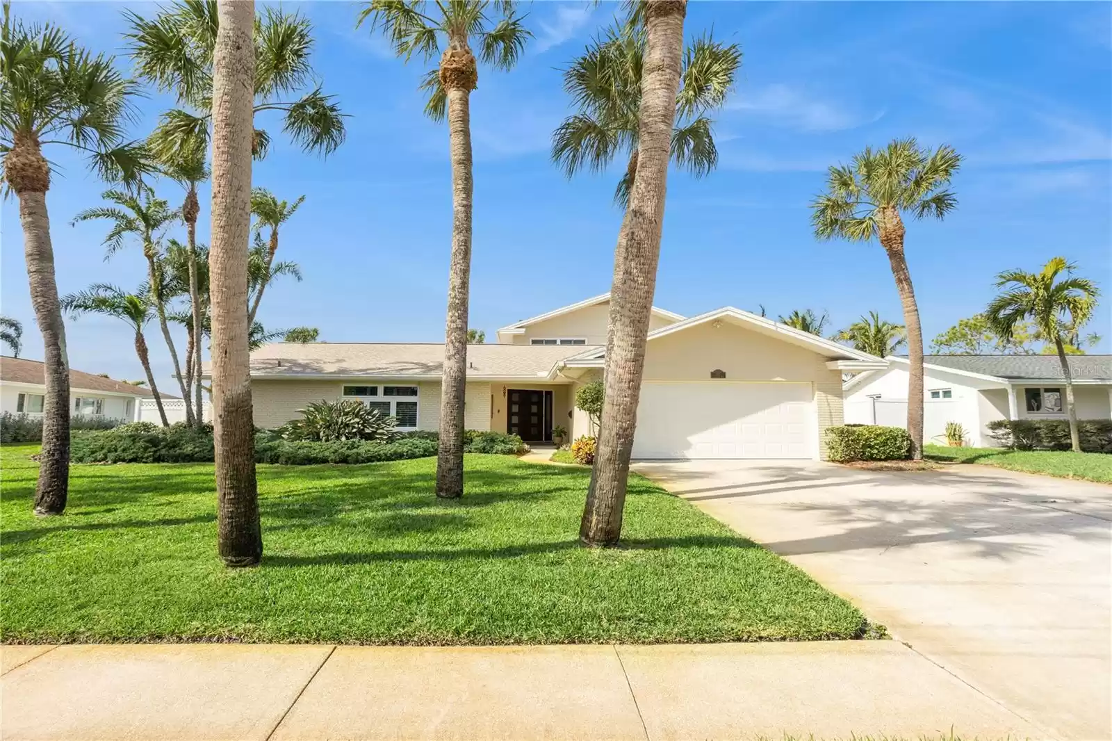 995 EDEN ISLE DRIVE, ST PETERSBURG, Florida 33704, 5 Bedrooms Bedrooms, ,3 BathroomsBathrooms,Residential,For Sale,EDEN ISLE,MFRU8212544