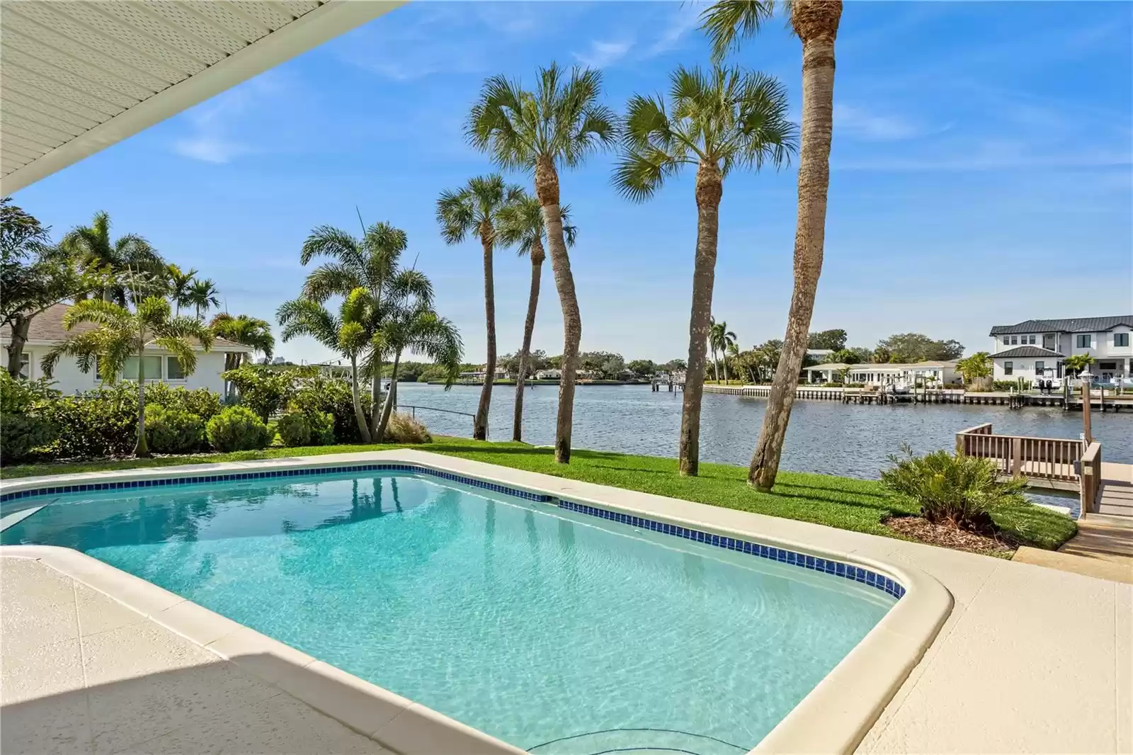 995 EDEN ISLE DRIVE, ST PETERSBURG, Florida 33704, 5 Bedrooms Bedrooms, ,3 BathroomsBathrooms,Residential,For Sale,EDEN ISLE,MFRU8212544