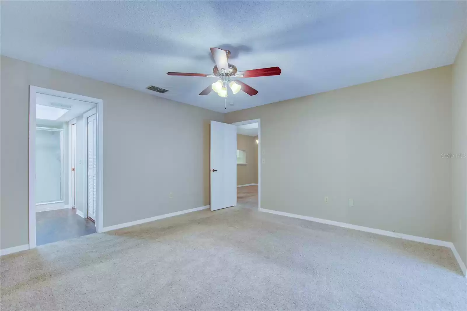 2020 LAKEVIEW DRIVE, CLEARWATER, Florida 33763, 2 Bedrooms Bedrooms, ,2 BathroomsBathrooms,Residential,For Sale,LAKEVIEW,MFRU8227516