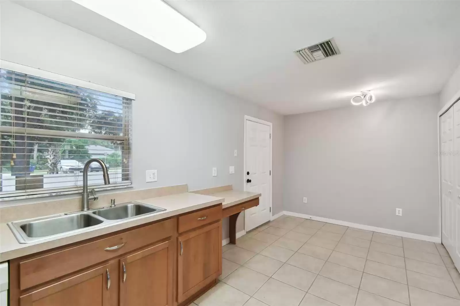 209 BROAD STREET, TAMPA, Florida 33604, 3 Bedrooms Bedrooms, ,2 BathroomsBathrooms,Residential,For Sale,BROAD,MFRT3499019