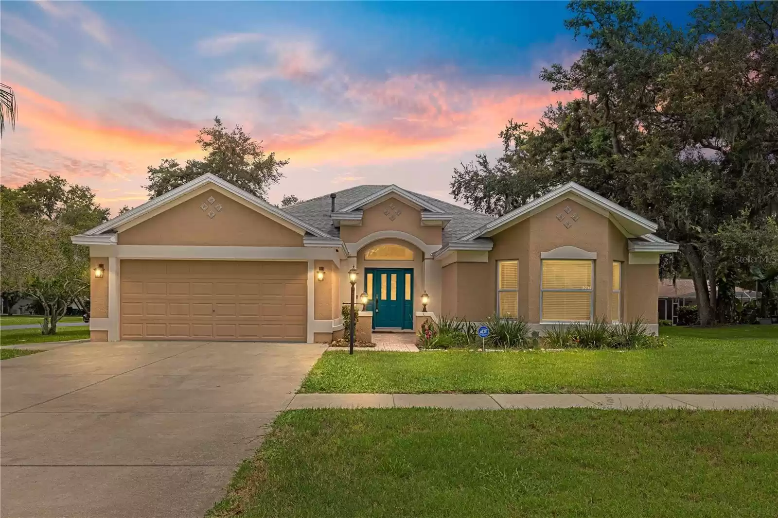 Gorgeous curb appeal