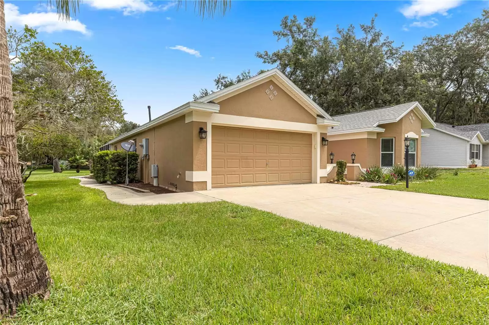 1207 OAK HAMMOCK LANE, LADY LAKE, Florida 32159, 3 Bedrooms Bedrooms, ,2 BathroomsBathrooms,Residential,For Sale,OAK HAMMOCK,MFRG5077577