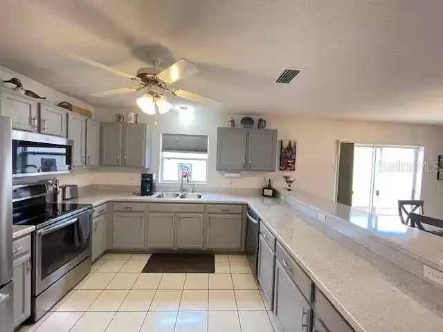 2017 ALFREDO AVENUE, LADY LAKE, Florida 32159, 2 Bedrooms Bedrooms, ,2 BathroomsBathrooms,Residential Lease,For Rent,ALFREDO,MFROM671528