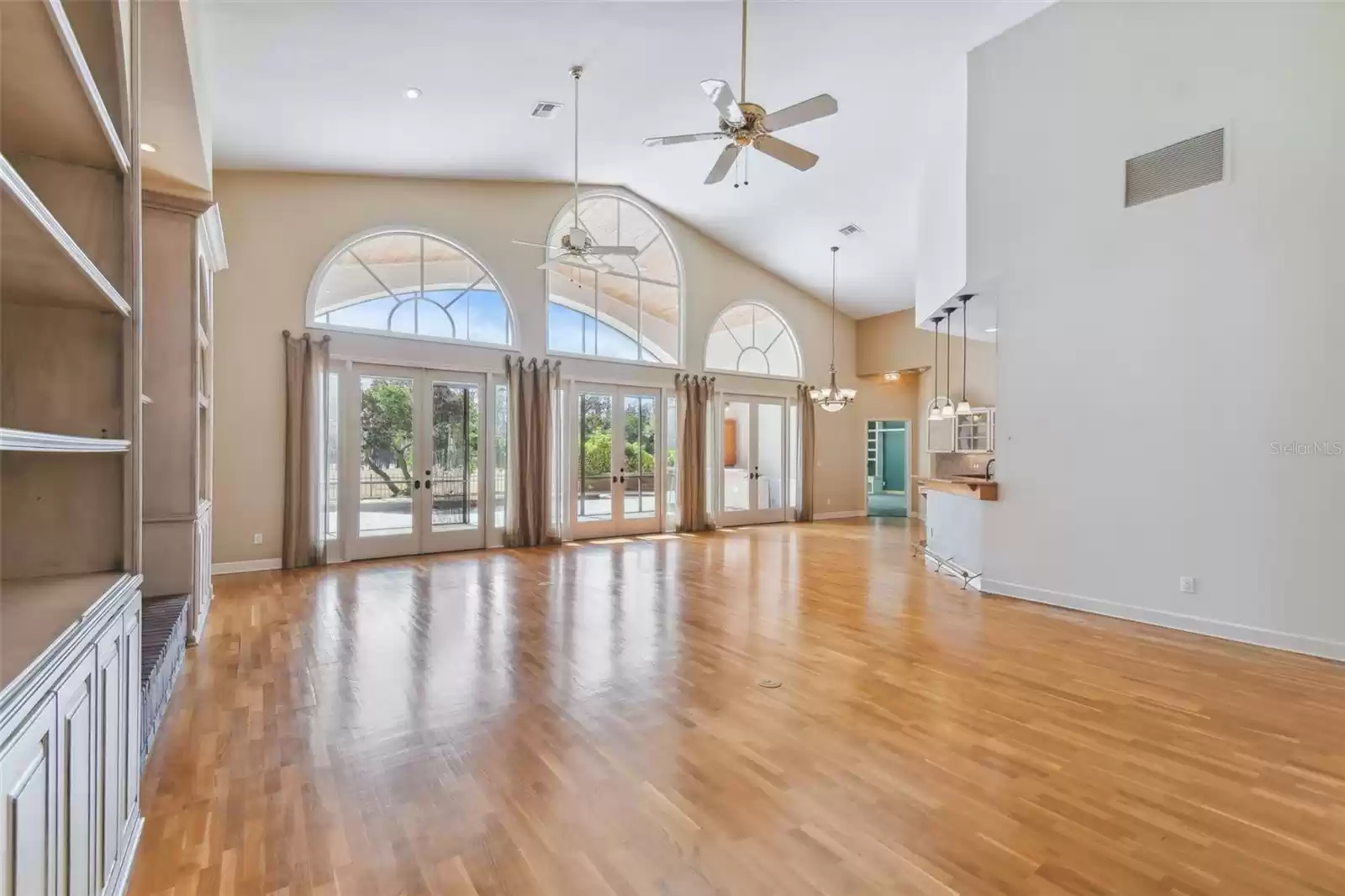 5379 ISLEWORTH COUNTRY CLUB DRIVE, WINDERMERE, Florida 34786, 4 Bedrooms Bedrooms, ,3 BathroomsBathrooms,Residential,For Sale,ISLEWORTH COUNTRY CLUB,MFRO6172675