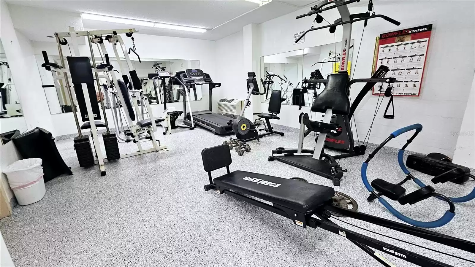 FITNESS ROOM