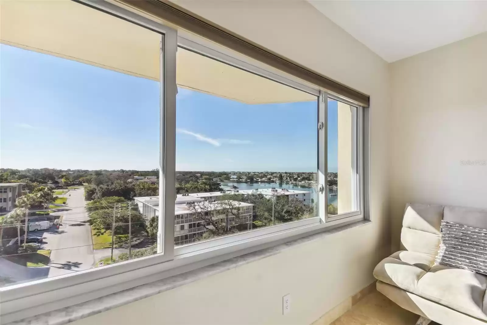 100 BLUFF VIEW DRIVE, BELLEAIR BLUFFS, Florida 33770, 1 Bedroom Bedrooms, ,2 BathroomsBathrooms,Residential,For Sale,BLUFF VIEW,MFRT3501396