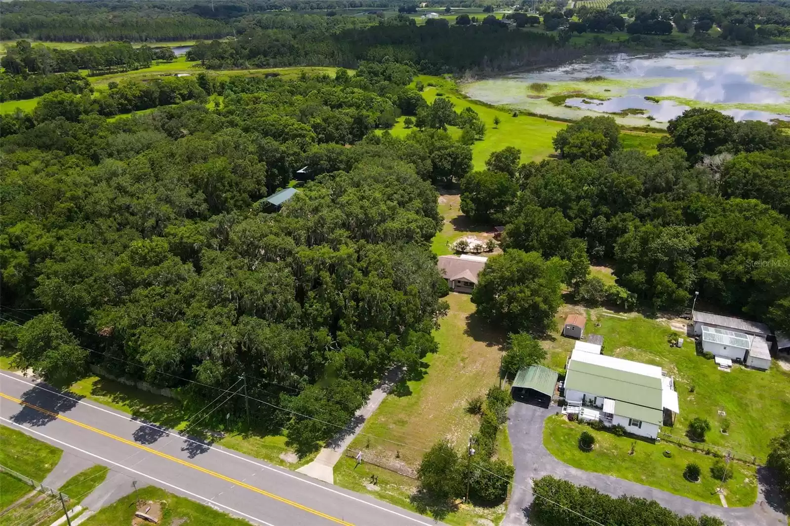 Lovely setting on private Lake Minneola