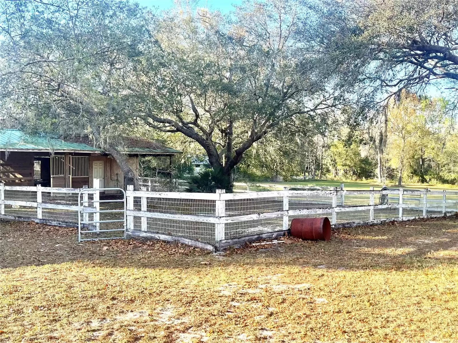 2 horse stables