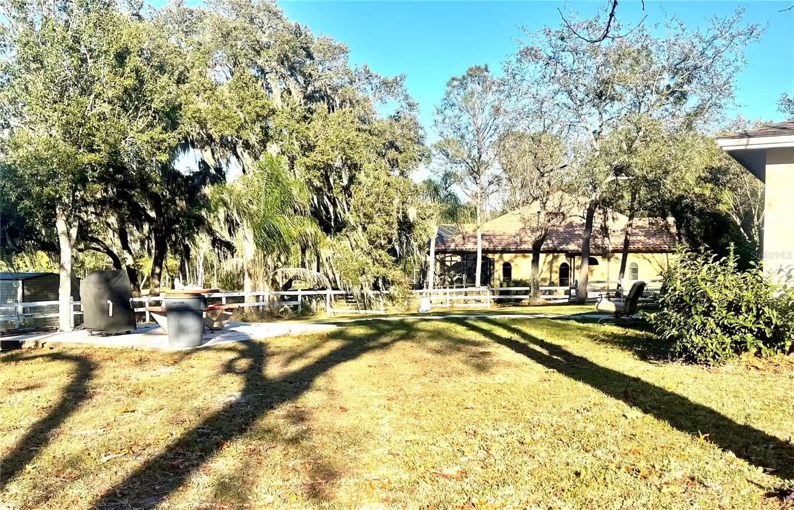 290 LAKE DRIVE, OVIEDO, Florida 32765, 4 Bedrooms Bedrooms, ,3 BathroomsBathrooms,Residential,For Sale,LAKE,MFRO6176869