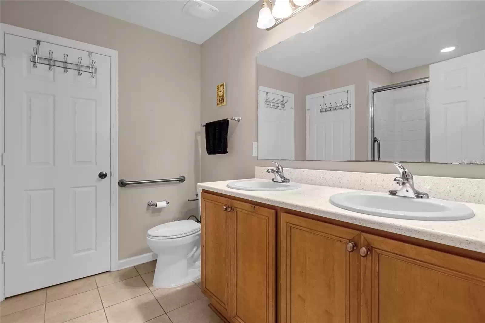 Master Bathroom 128 Prestwick Grande Dr Daytona Beach, dual sinks, large 10'x7' walk-in closet