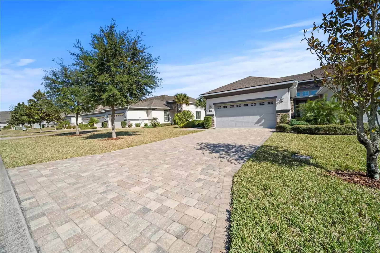 EXTERIOR FRONT GARAGE AND DRIVEWAY