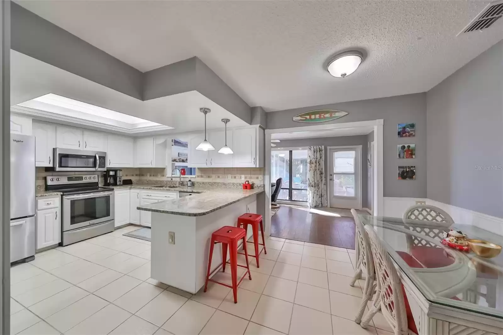 Beautiful kitchen with an eat in dining area