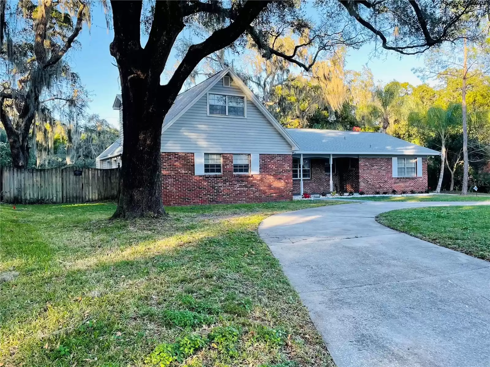 608 HALLIEWOOD AVENUE, TEMPLE TERRACE, Florida 33617, 4 Bedrooms Bedrooms, ,3 BathroomsBathrooms,Residential,For Sale,HALLIEWOOD,MFRT3493263