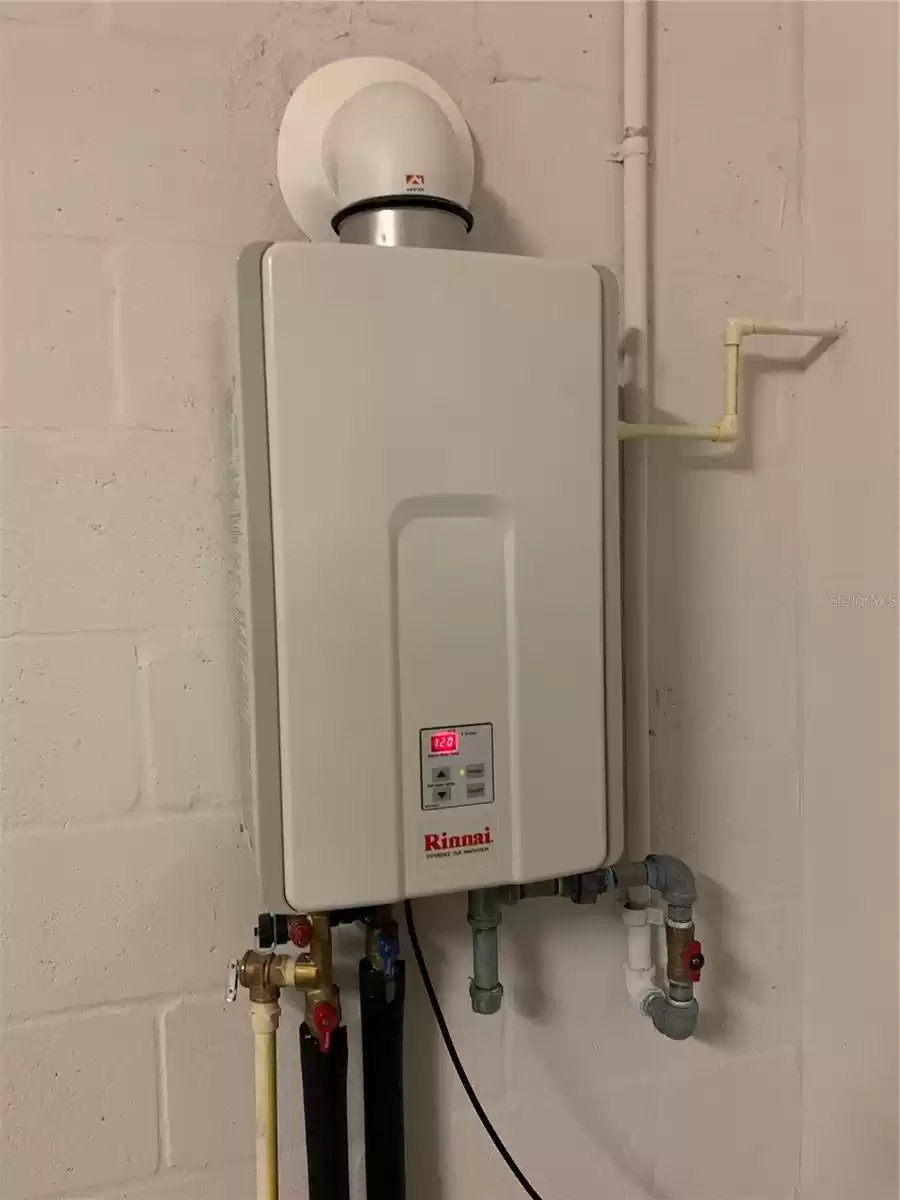 Gas tankless water heater