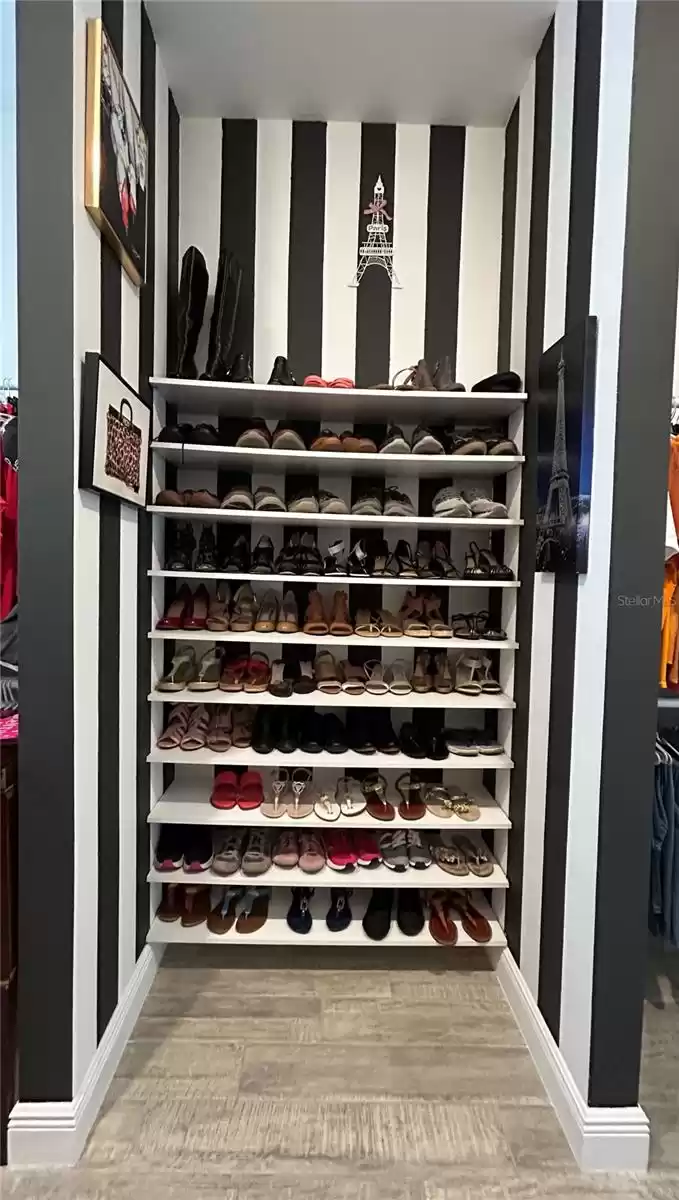 With Custom Shoe Area