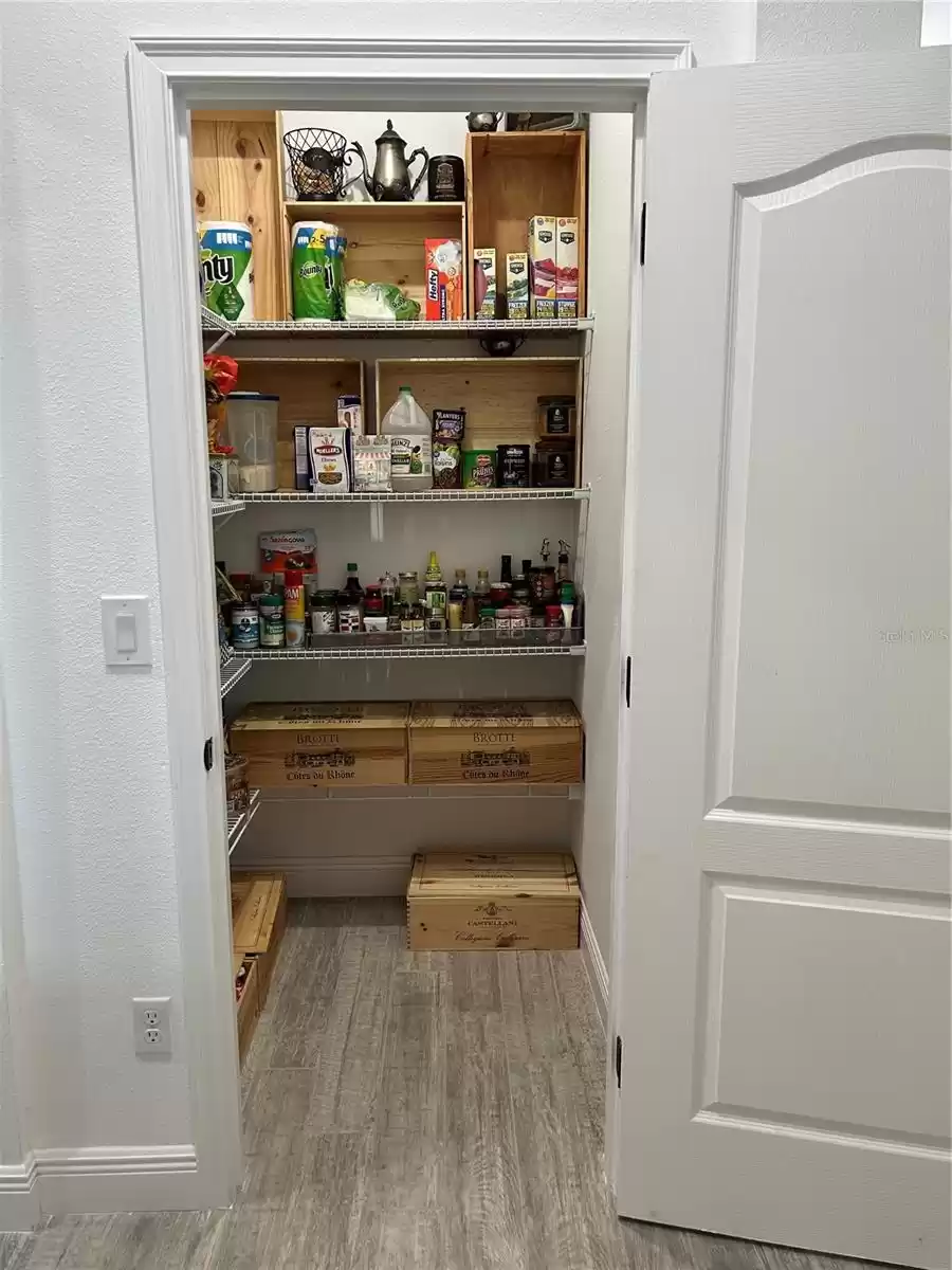 Duo Walk-in Pantry