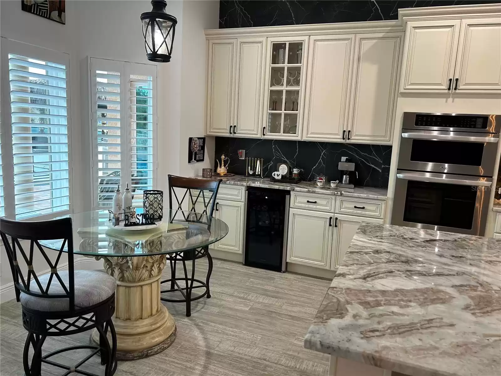 Bay Windows with Breakfast Nook