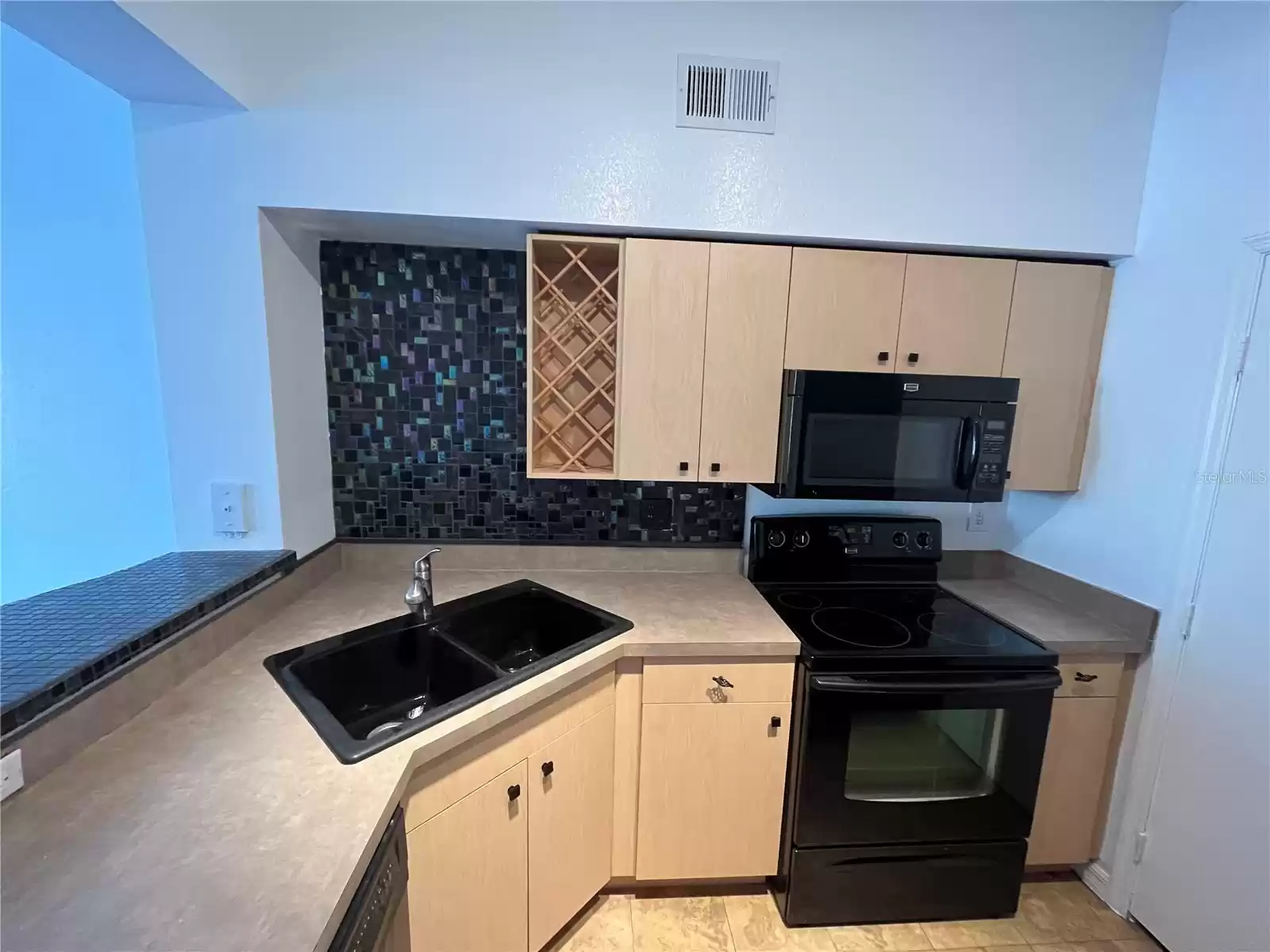 Great Kitchen with open Bar Top for Entertaining