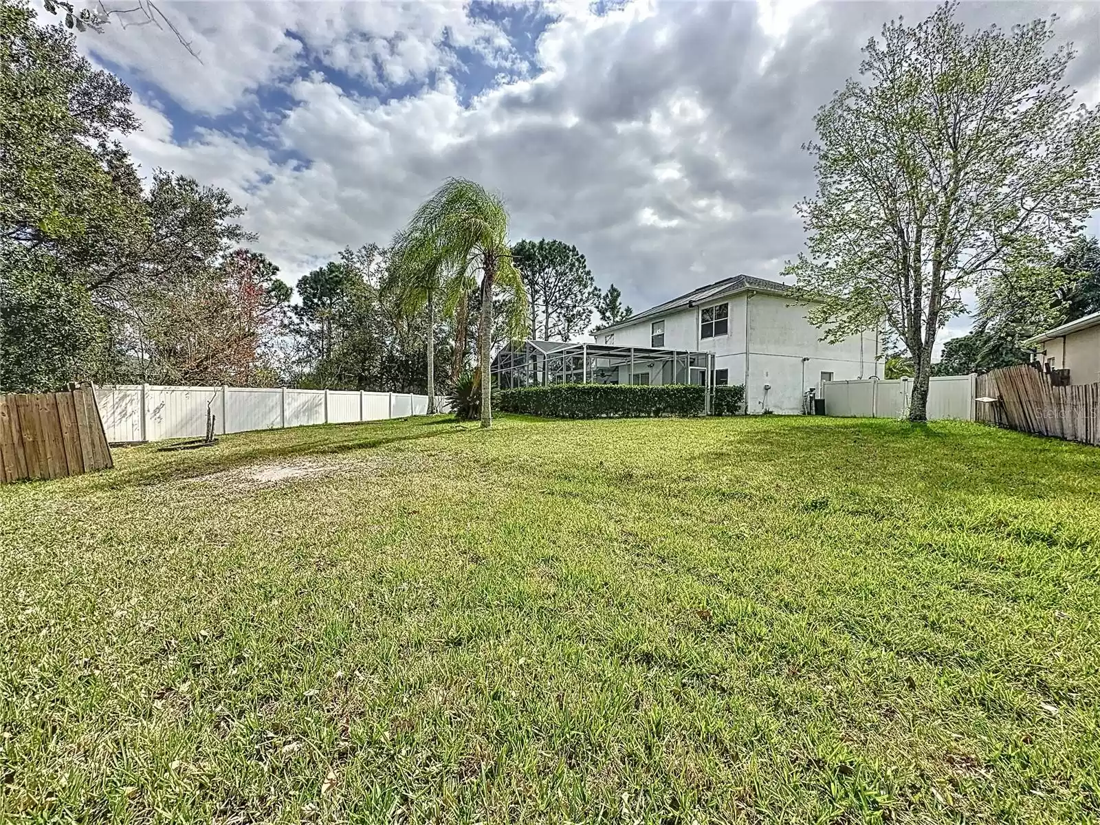 605 PINEHURST CT, KISSIMMEE, Florida 34758, 4 Bedrooms Bedrooms, ,2 BathroomsBathrooms,Residential,For Sale,PINEHURST CT,MFRS5100060