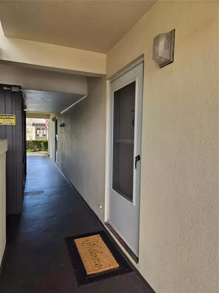 front door & Laundry rm right across the hall