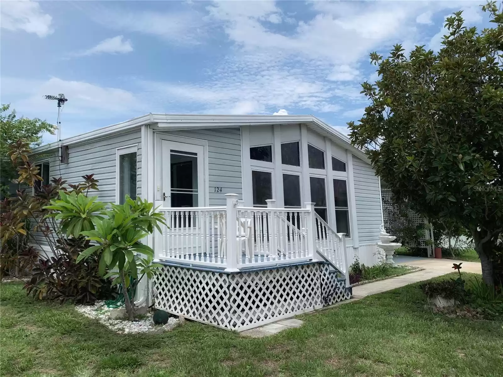 124 SAINT JOHNS WAY, APOLLO BEACH, Florida 33572, 3 Bedrooms Bedrooms, ,2 BathroomsBathrooms,Residential,For Sale,SAINT JOHNS,MFRT3506666