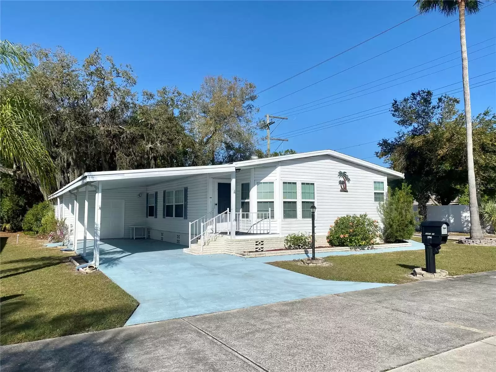 204 SWEET CIRCLE, WINTER HAVEN, Florida 33884, 2 Bedrooms Bedrooms, ,2 BathroomsBathrooms,Residential,For Sale,SWEET,MFRP4929370