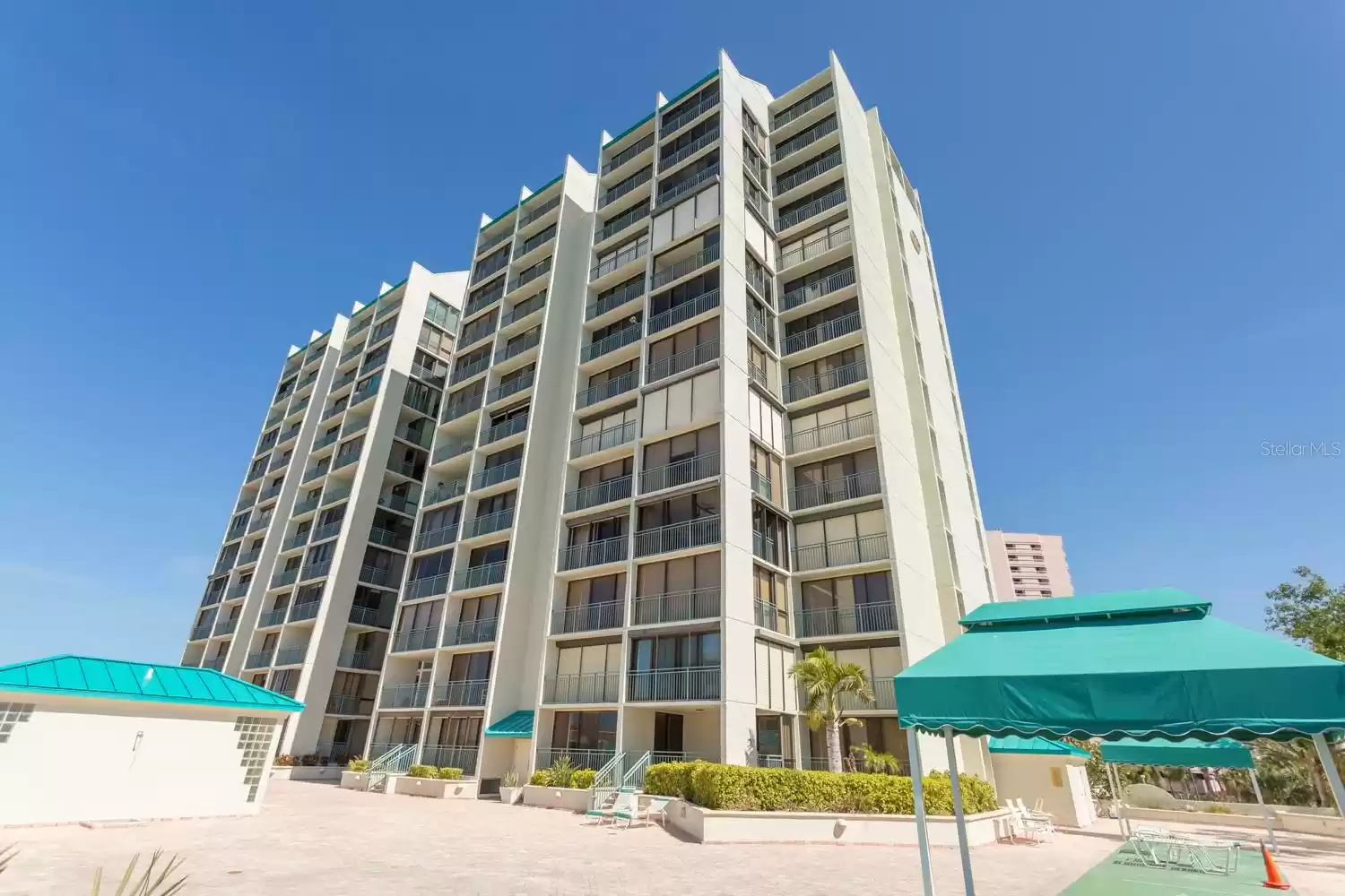 1380 GULF BOULEVARD, CLEARWATER, Florida 33767, 2 Bedrooms Bedrooms, ,2 BathroomsBathrooms,Residential Lease,For Rent,GULF,MFRU8232542