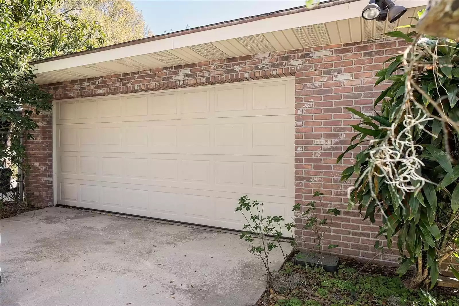 Detached 2 Car Garage