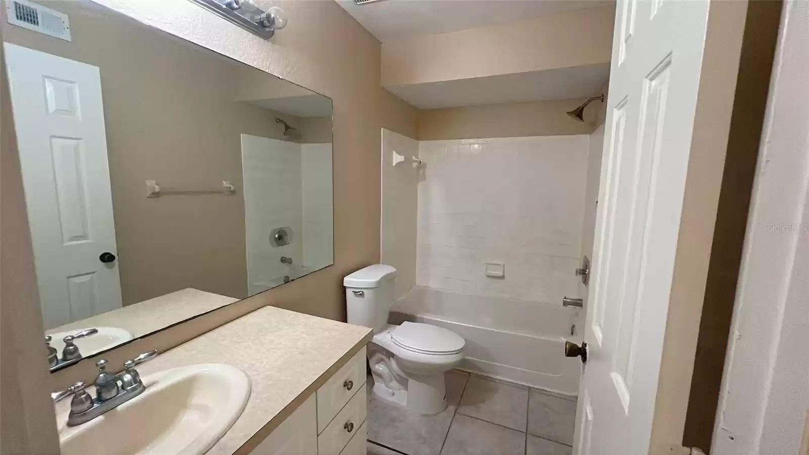 660 YOUNGSTOWN PARKWAY, ALTAMONTE SPRINGS, Florida 32714, 3 Bedrooms Bedrooms, ,2 BathroomsBathrooms,Residential,For Sale,YOUNGSTOWN,MFRO6183430