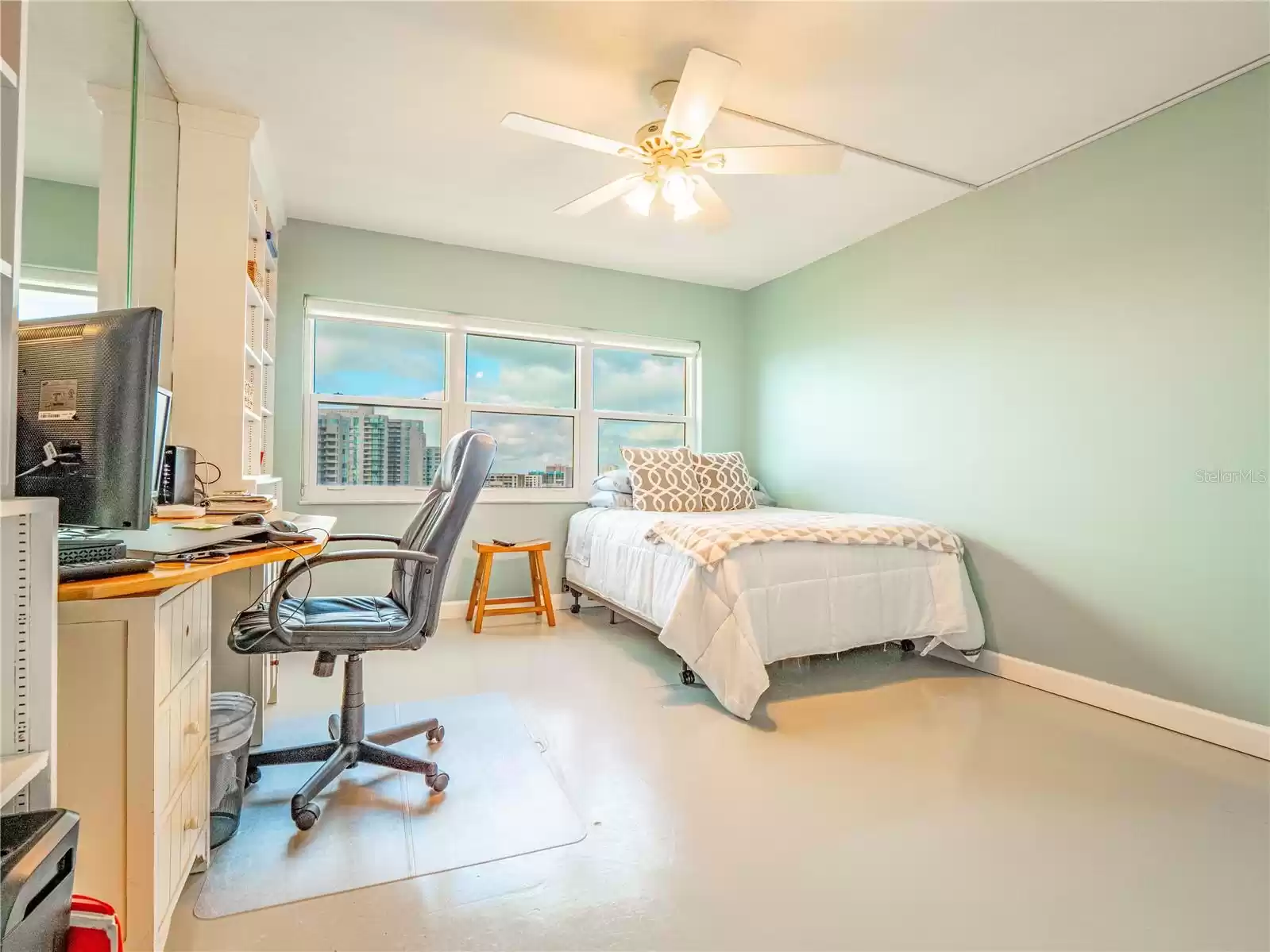 1621 GULF BOULEVARD, CLEARWATER, Florida 33767, 2 Bedrooms Bedrooms, ,2 BathroomsBathrooms,Residential,For Sale,GULF,MFRU8233071