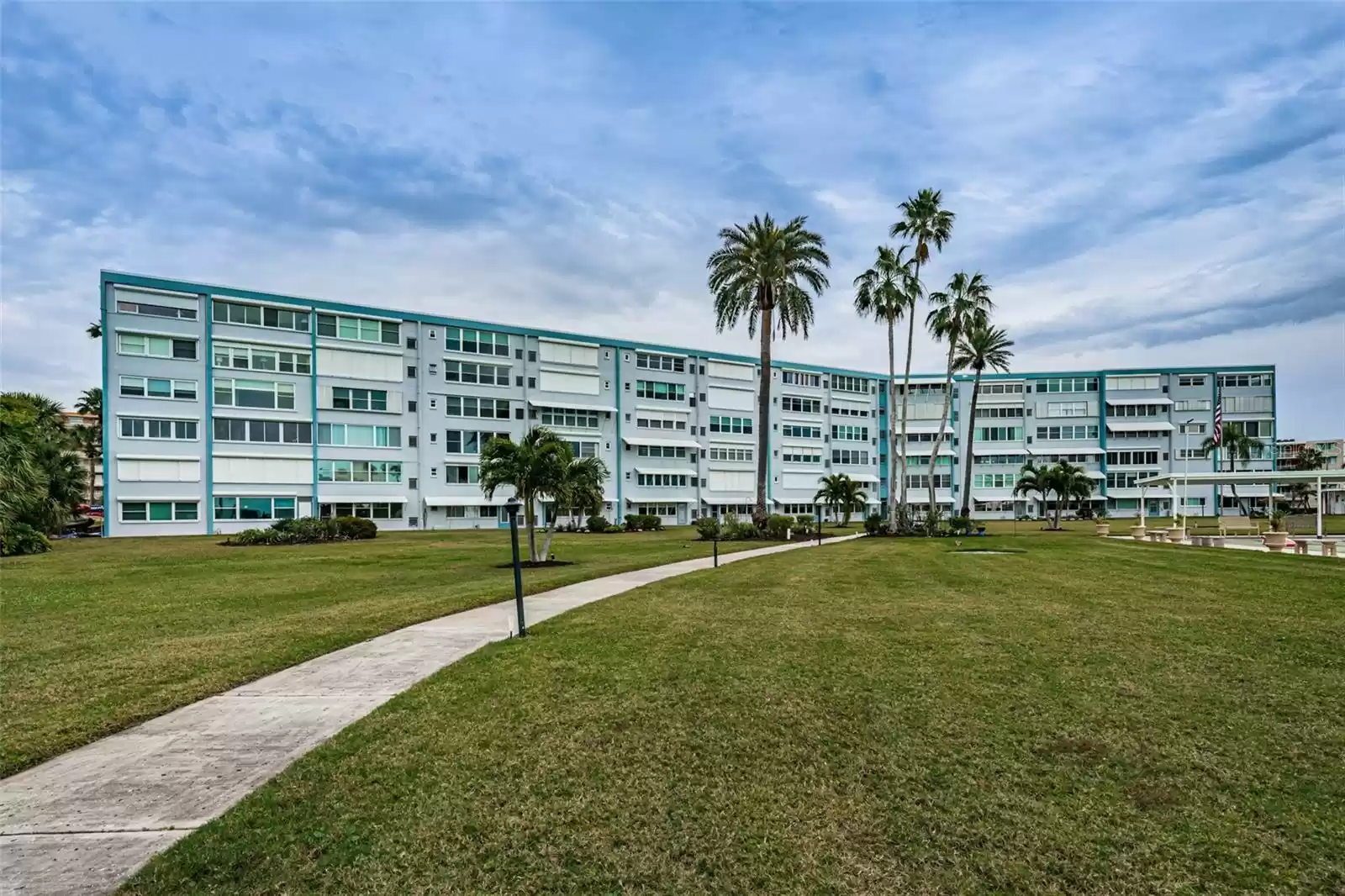 1868 SHORE DRIVE, SOUTH PASADENA, Florida 33707, 2 Bedrooms Bedrooms, ,2 BathroomsBathrooms,Residential,For Sale,SHORE,MFRU8232615