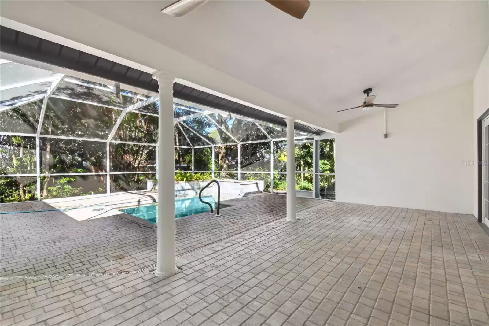 5509 OAKRIDGE DRIVE, PALM HARBOR, Florida 34685, 4 Bedrooms Bedrooms, ,3 BathroomsBathrooms,Residential,For Sale,OAKRIDGE,MFRU8224833