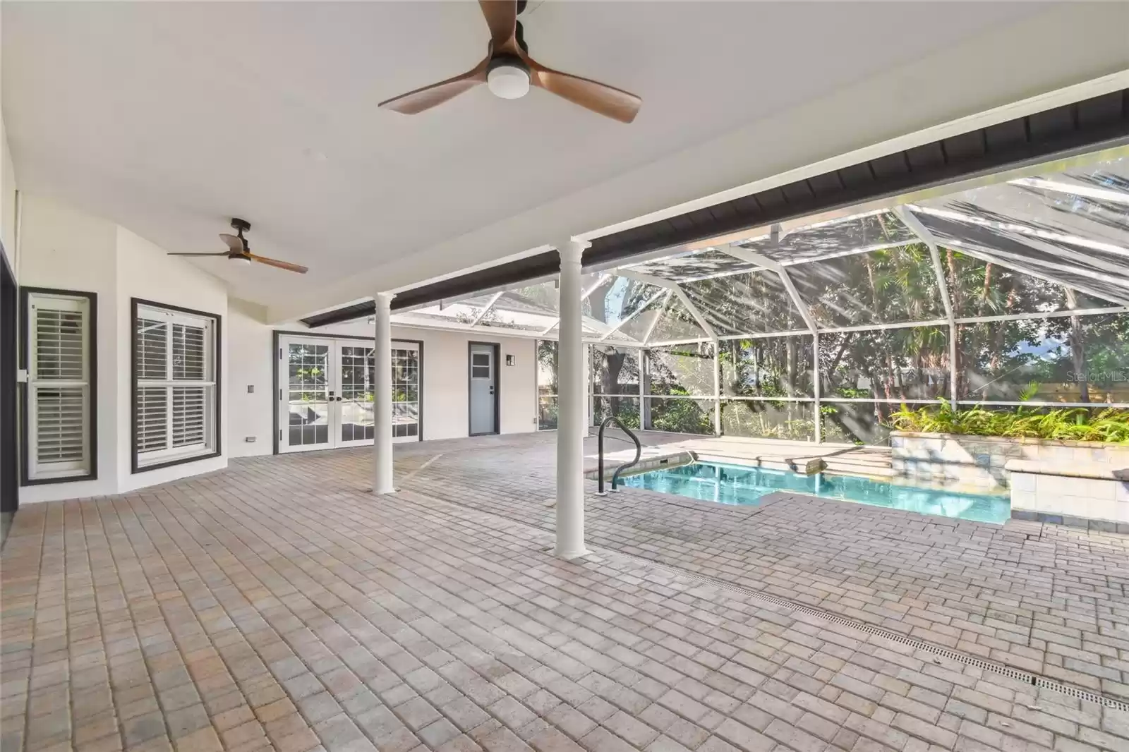 5509 OAKRIDGE DRIVE, PALM HARBOR, Florida 34685, 4 Bedrooms Bedrooms, ,3 BathroomsBathrooms,Residential,For Sale,OAKRIDGE,MFRU8224833