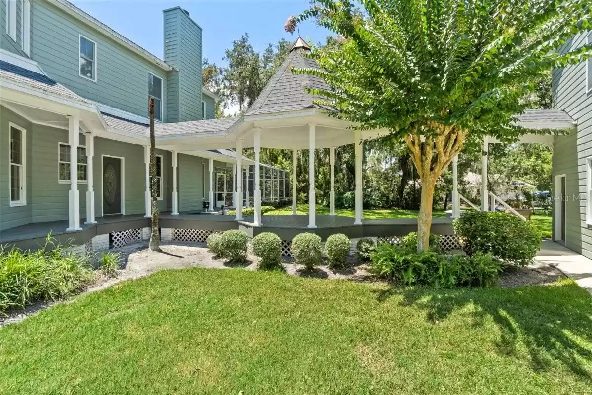 Walkway to 3 Car Garage