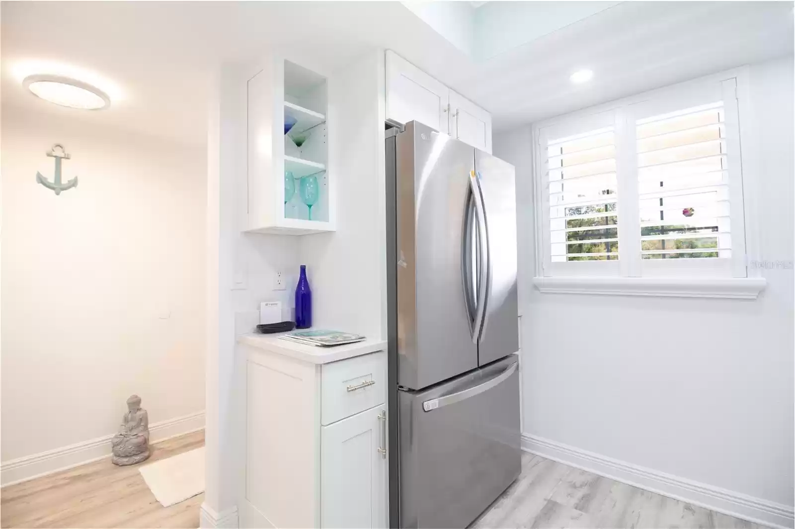 Refrigerator with Ice and Water Dispenser Inside