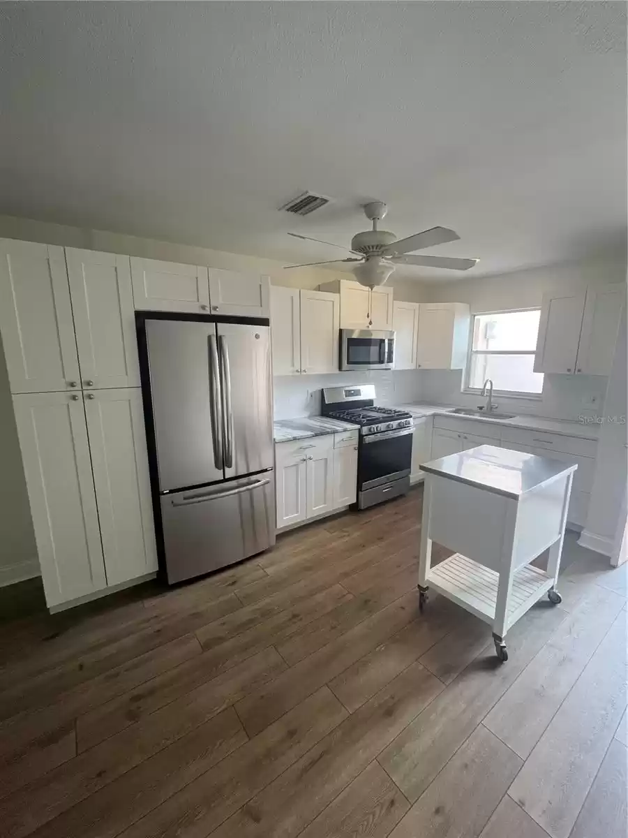 Beautifully updated kitchen