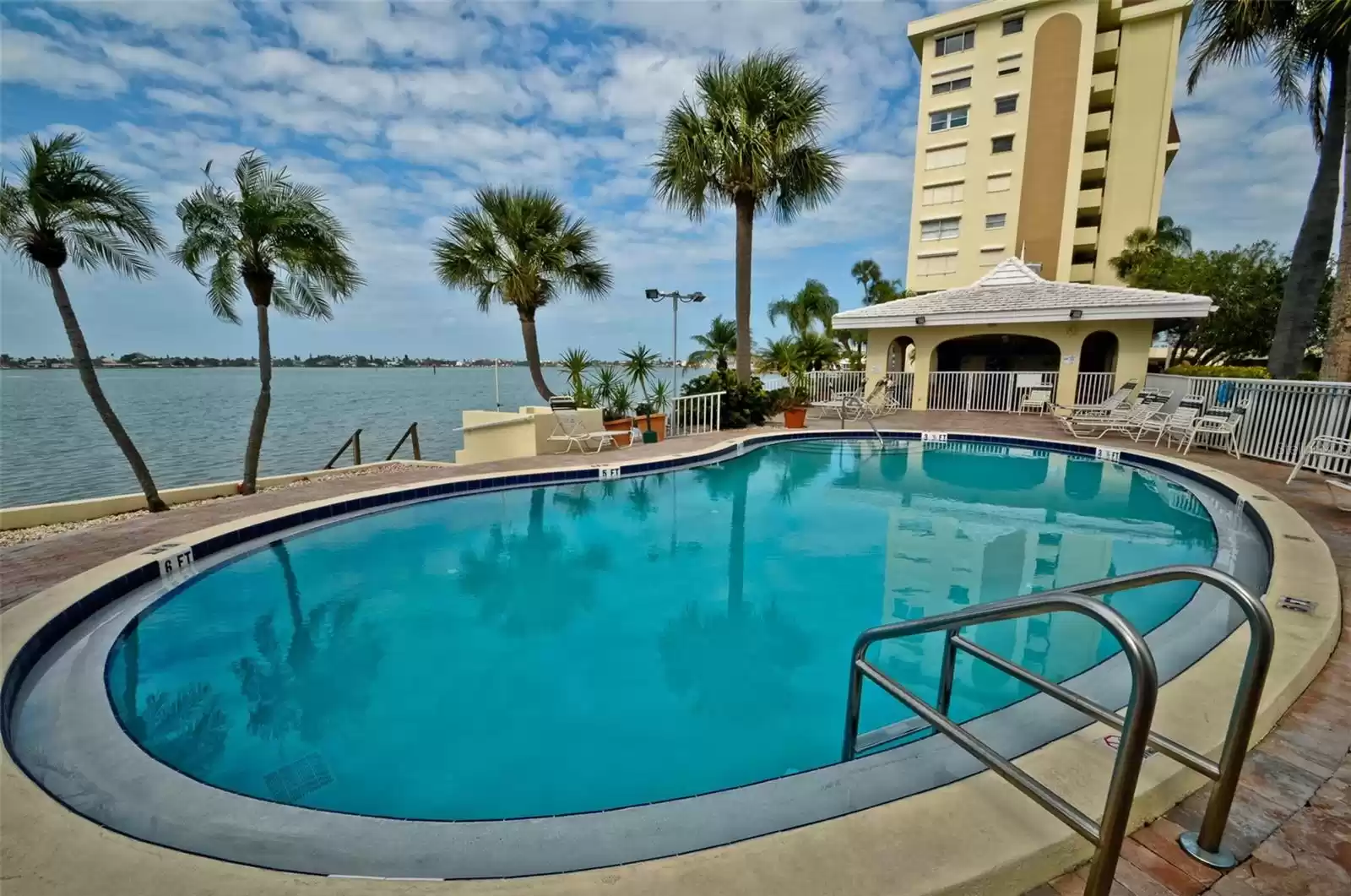 2nd Heated Pool directly on Intercoastal