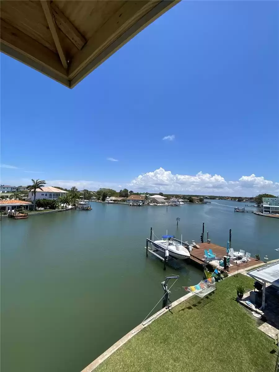 160 174TH TERRACE DRIVE, REDINGTON SHORES, Florida 33708, 4 Bedrooms Bedrooms, ,3 BathroomsBathrooms,Residential,For Sale,174TH TERRACE,MFRU8234157