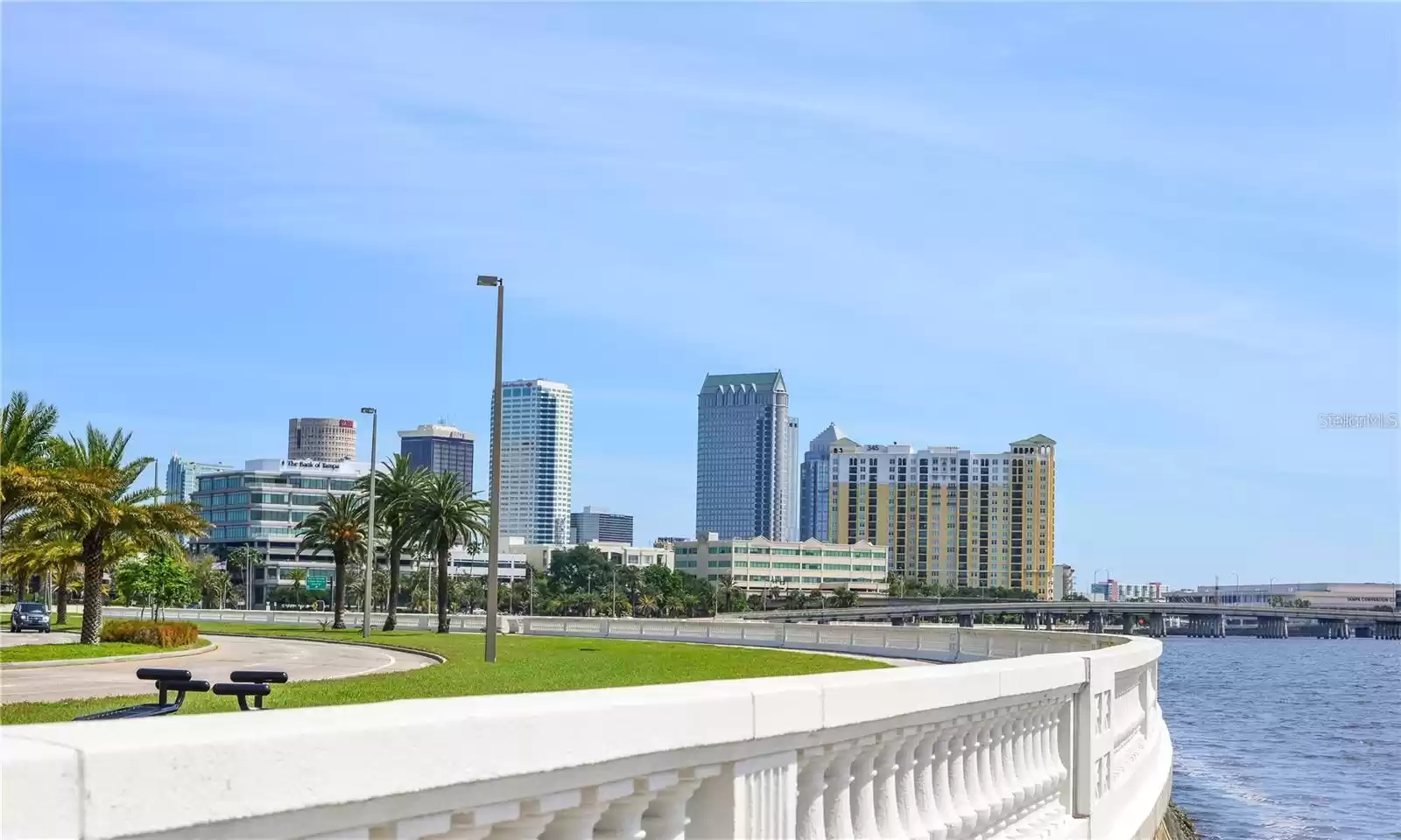 Steps to iconic Bayshore Boulevard