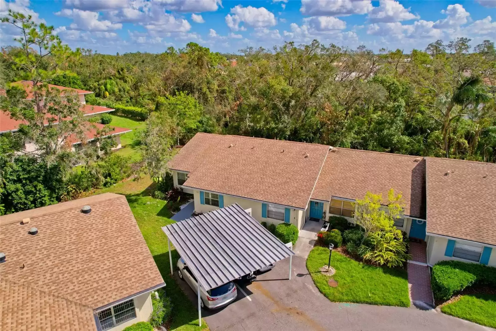 402 LAKE POINT COURT, SUN CITY CENTER, Florida 33573, 2 Bedrooms Bedrooms, ,2 BathroomsBathrooms,Residential,For Sale,LAKE POINT,MFRU8233370