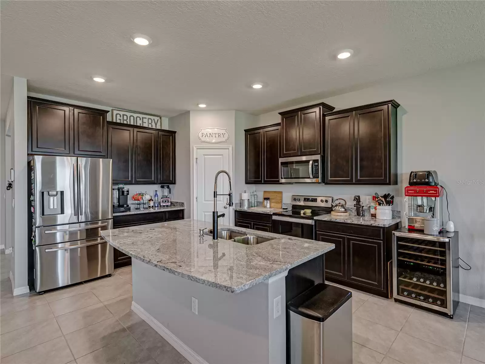 Kitchen - Granite Countertops