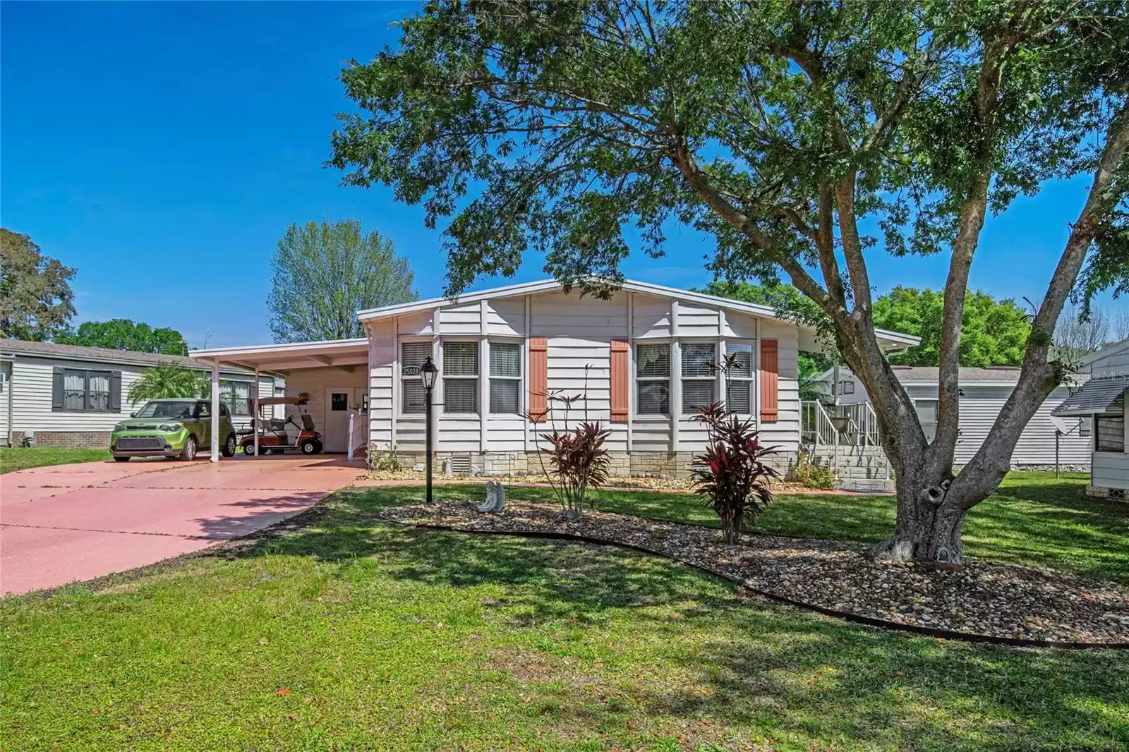 25028 BARROW HILL, LEESBURG, Florida 34748, 4 Bedrooms Bedrooms, ,2 BathroomsBathrooms,Residential,For Sale,BARROW,MFRG5079300