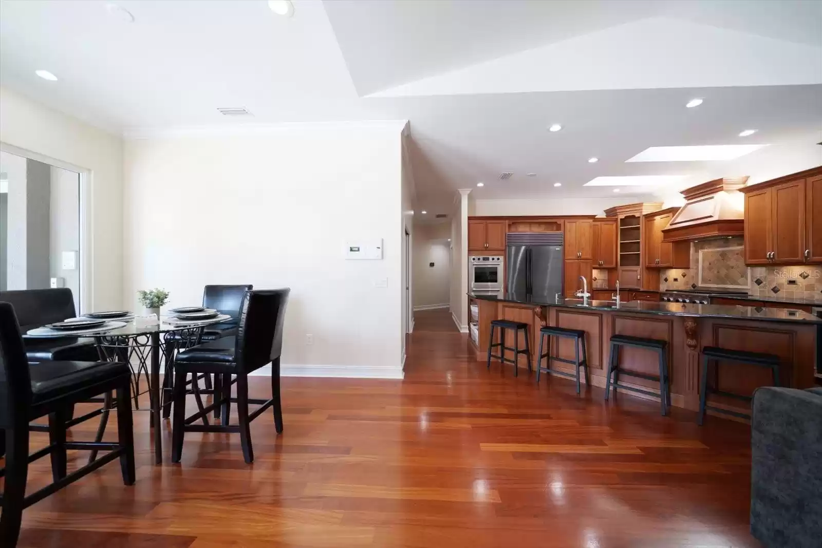 Kitchen Eating Area