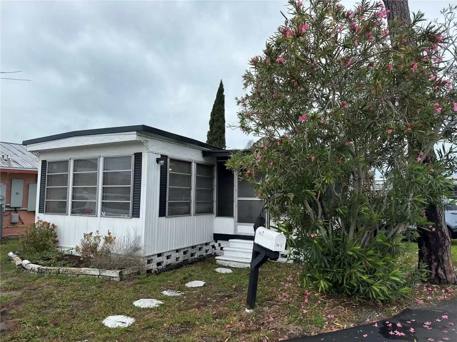 12674 SEMINOLE BOULEVARD, LARGO, Florida 33778, 1 Bedroom Bedrooms, ,1 BathroomBathrooms,Residential,For Sale,SEMINOLE,MFRU8235862